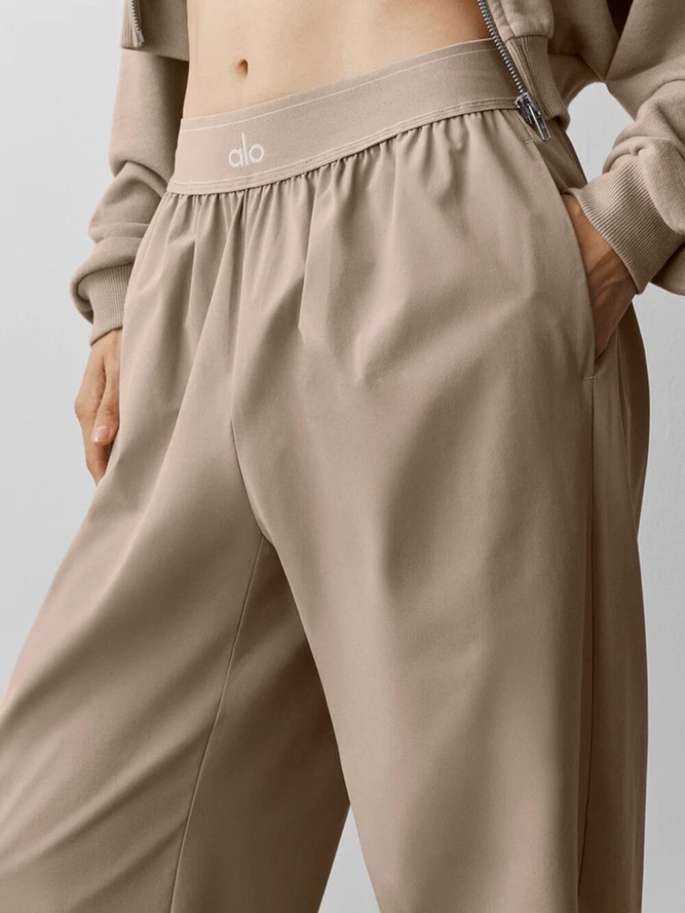 New ALO Yoga Gravel Suit Up Trouser (Regular)💞Minimal/Clean/Casual/Quiet Luxury - Picture 9 of 9